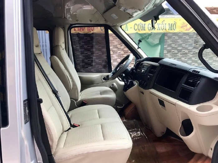 Cần bán xe Ford Transit luxury 2015, số sàn, máy dầu, bản full, màu bạc