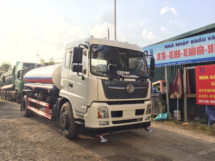 Xe bồn tưới rửa đường Dongfeng 9 khối nhập khẩu