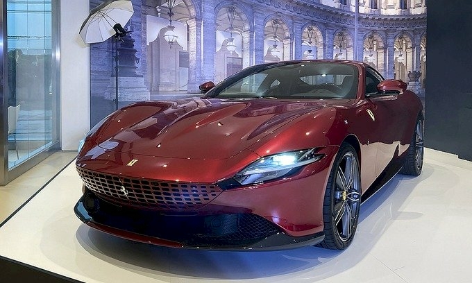 Ferrari Roma tại showroom của hãng ở TPHCM. Ảnh: Thành Nhạn