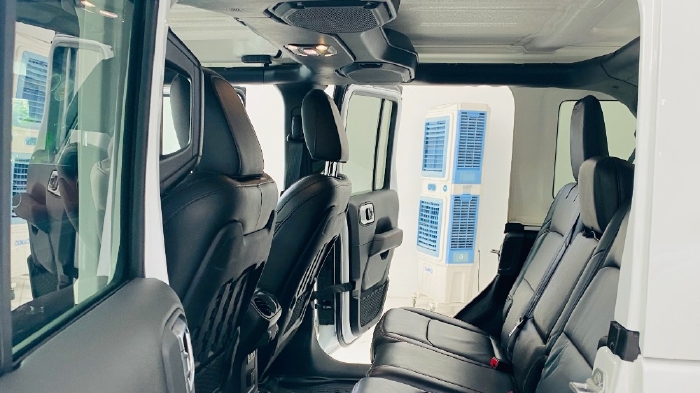 Bán Jeep Wrangler Rubicon 3.6 sản xuất và đăng ký 2020, lăn bánh cực ít, mới 99,9%.