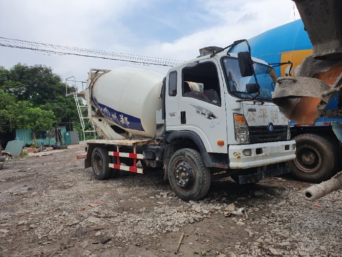 Xe trộn bê tông 5 khối. Giá tốt nhất trên toàn quốc