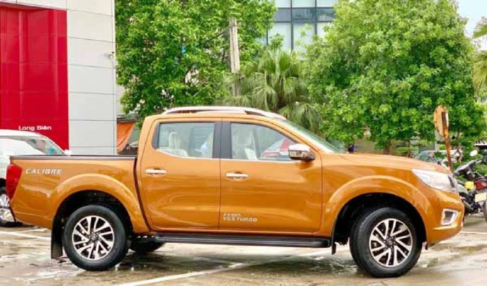 Nissan Navara 2020 giá chạm đáy