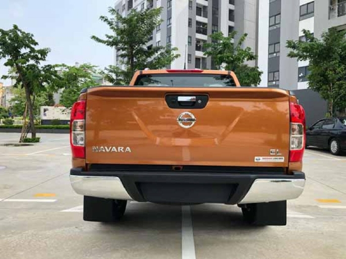 Nissan Navara 2020 giá chạm đáy
