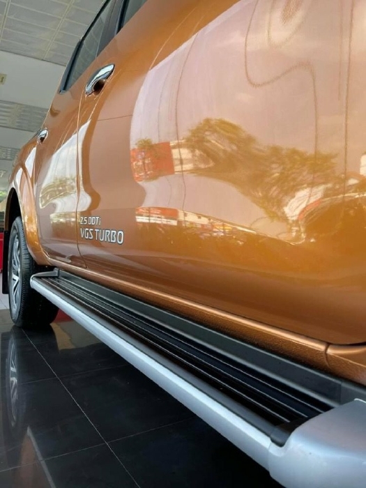 Nissan Navara 2020 giá chạm đáy