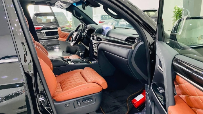 Lexus LX570 MBS 4 ghế thương gia siêu VIP, đẳng cấp doanh nhân, sản xuất 2021, 1 xe duy nhất giao ngay.
