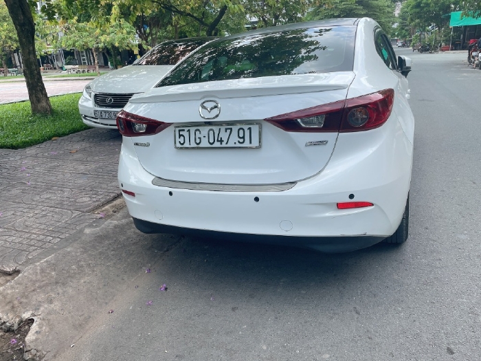 Cần bán nhanh Mazda 3 2018 AT, facelit, màu trắng. xe nhà sử dụng, đi ít