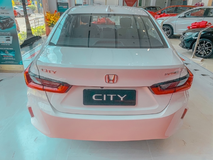 Honda City L trắng ưu đãi mùa dịch khuyến mãi tiền mặc, cùng nhiều phụ kiện chính hãng