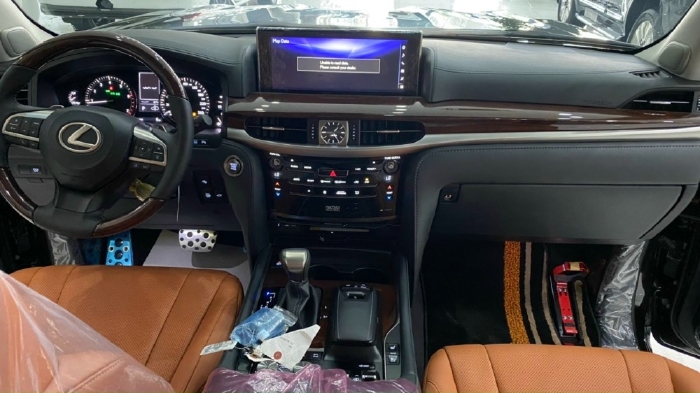 Bán Lexus LX 570S Super Sport 08 chỗ màu đen, nội thất nâu da bò, sản xuất 2021, xe giao ngay.