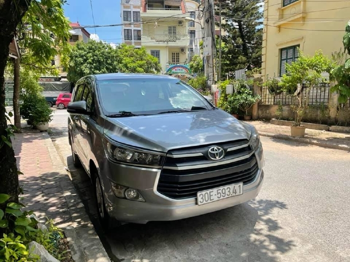 Toyota Innova E model 2016 xe 7 chỗ