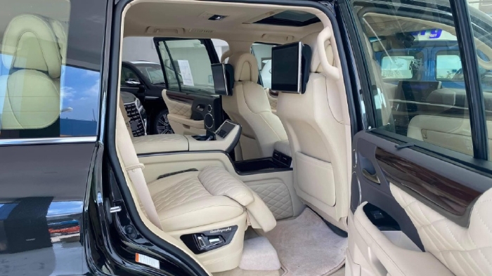 Bán Lexus LX570 MBS 4 chỗ đẳng cấp doanh nhân, màu đen nội thất kem, sản xuất 2021, xe có tại salon giao ngay.