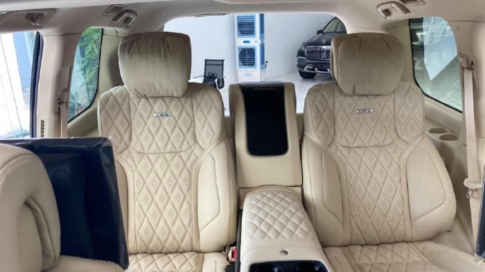 Bán Lexus LX570 MBS 4 chỗ đẳng cấp doanh nhân, màu đen nội thất kem, sản xuất 2021, xe có tại salon giao ngay.