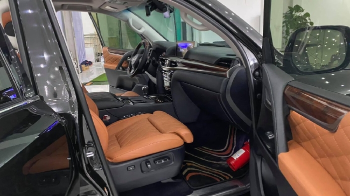 Bán Lexus Lx570 MBS 4 chỗ màu đen, sản xuất 2016 lăn bánh cực ít mới 99,9%.