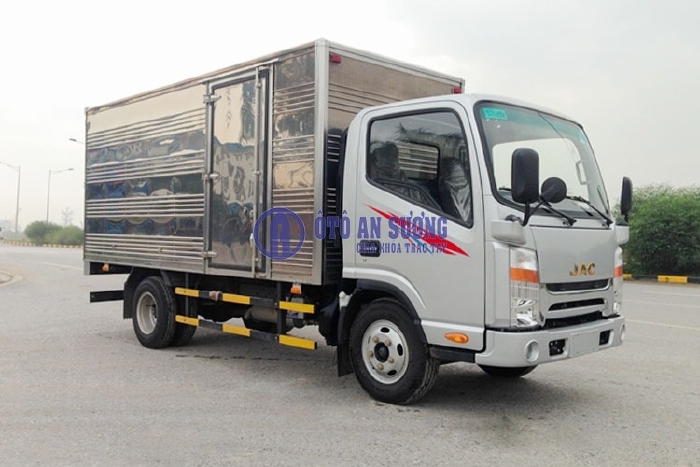 Xe tải JAC N200 tải 1.9T, thùng dài 4m4, máy ISUZU