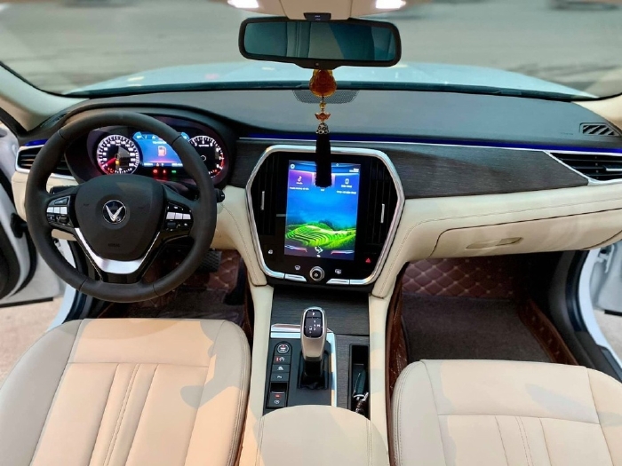 Cần Bán Lux A 2.0 Premium Bạc 2021 250 triệu lấy xe